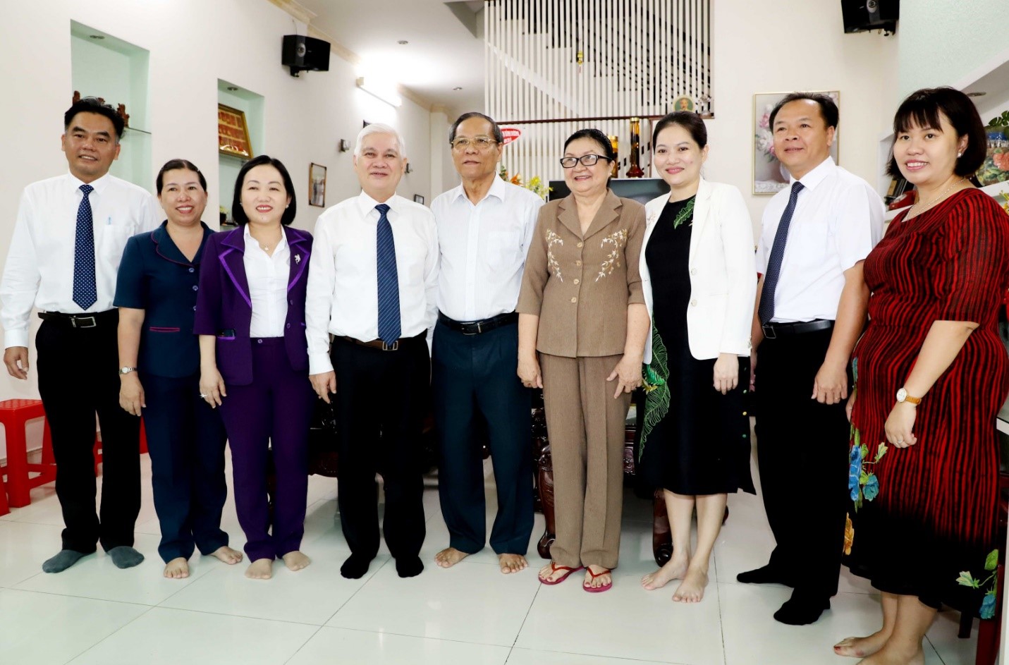 Đoàn công tác của lãnh đạo tỉnh thăm, chúc mừng NGƯT Nguyễn Văn Rua, nguyên Giám đốc Sở GD&ĐT tỉnh Bình Dương.